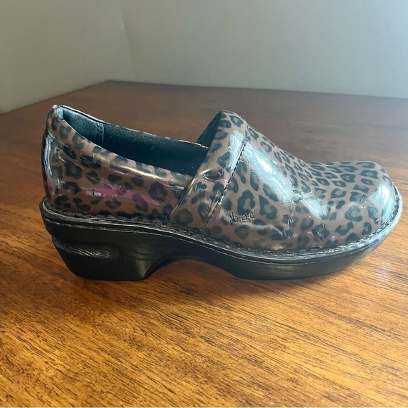 Born Bolo Clogs Women's 8 Leopard Cheetah Faux Patent Leather - Picture 3 of 15